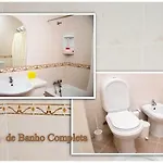 Appartement Os A Ramos Na Da Gale Estao Inserido Em Com Piscina, Fica Apenas A 350 Metros Da Da Gale - Com Ar Condicionado Tanto Nos Quartos Na Sala, Smart Tv Com Prime Video E Cozinha Completa
