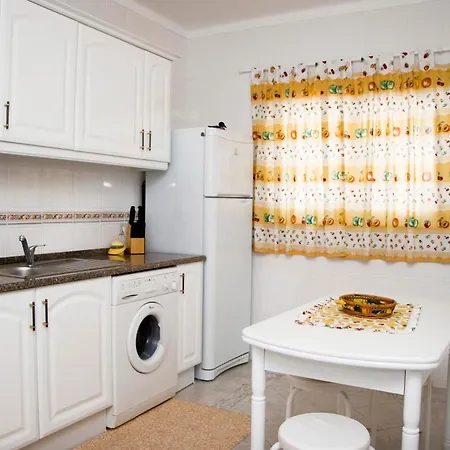 Os A Ramos Na Da Gale Estao Inserido Em Com Piscina, Fica Apenas A 350 Metros Da Da Gale - Com Ar Condicionado Tanto Nos Quartos Na Sala, Smart Tv Com Prime Video E Cozinha Completa Apartament Albufeira
