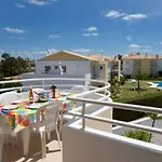 Διαμέρισμα Os A Ramos Na Da Gale Estao Inserido Em Com Piscina, Fica Apenas A 350 Metros Da Da Gale - Com Ar Condicionado Tanto Nos Quartos Na Sala, Smart Tv Com Prime Video E Cozinha Completa Αλμπουφέιρα