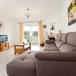Os A Ramos Na Da Gale Estao Inserido Em Com Piscina, Fica Apenas A 350 Metros Da Da Gale - Com Ar Condicionado Tanto Nos Quartos Na Sala, Smart Tv Com Prime Video E Cozinha Completa