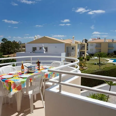 アパート Os A Ramos Na Da Gale Estao Inserido Em Com Piscina, Fica Apenas A 350 Metros Da Da Gale - Com Ar Condicionado Tanto Nos Quartos Na Sala, Smart Tv Com Prime Video E Cozinha Completa アルブフェイラ