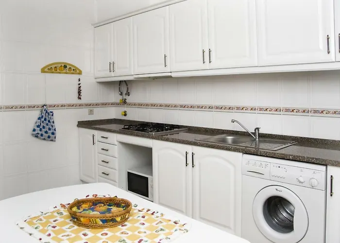 Os A Ramos Na Da Galé Estão Inserido Em Com Piscina, Fica Apenas A 350 Metros Da Da Galé - Com Ar Condicionado Tanto Nos Quartos Na Sala, Smart Tv Com Prime Vídeo E Cozinha Completa