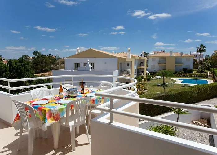 Apartamento Os A Ramos Na Da Galé Estão Inserido Em Com Piscina, Fica Apenas A 350 Metros Da Da Galé - Com Ar Condicionado Tanto Nos Quartos Na Sala, Smart Tv Com Prime Vídeo E Cozinha Completa Albufeira
