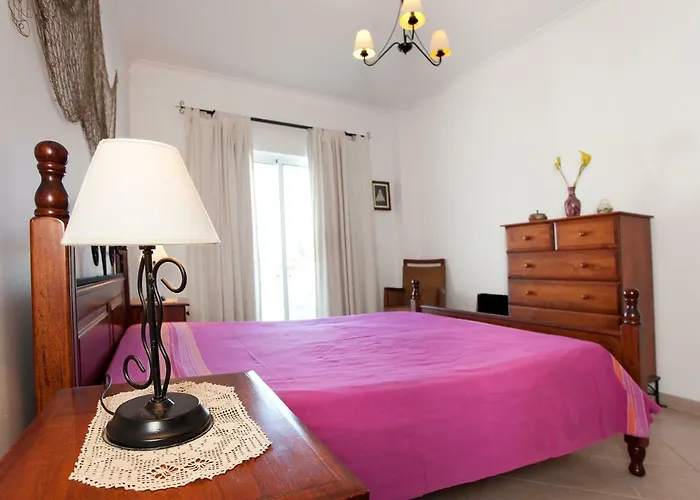 Os A Ramos Na Da Galé Estão Inserido Em Com Piscina, Fica Apenas A 350 Metros Da Da Galé - Com Ar Condicionado Tanto Nos Quartos Na Sala, Smart Tv Com Prime Vídeo E Cozinha Completa Apartamento *