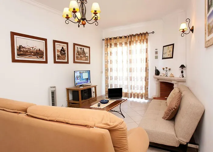 Apartamento Os A Ramos Na Da Galé Estão Inserido Em Com Piscina, Fica Apenas A 350 Metros Da Da Galé - Com Ar Condicionado Tanto Nos Quartos Na Sala, Smart Tv Com Prime Vídeo E Cozinha Completa