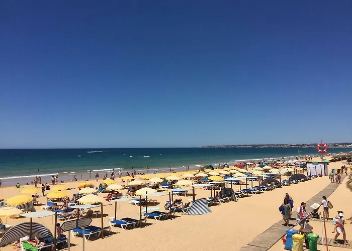 Os A Ramos Na Da Galé Estão Inserido Em Com Piscina, Fica Apenas A 350 Metros Da Da Galé - Com Ar Condicionado Tanto Nos Quartos Na Sala, Smart Tv Com Prime Vídeo E Cozinha Completa Albufeira