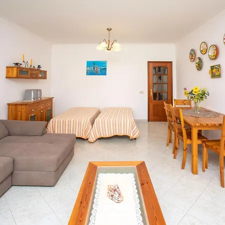 Apartment Os A Ramos Na Da Gale Estao Inserido Em Com Piscina, Fica Apenas A 350 Metros Da Da Gale - Com Ar Condicionado Tanto Nos Quartos Na Sala, Smart Tv Com Prime Video E Cozinha Completa