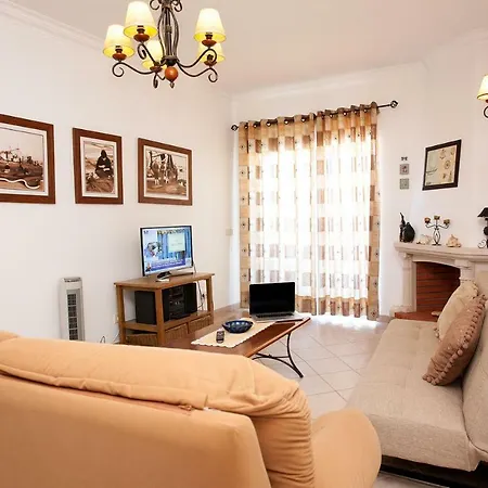 Apartment Os A Ramos Na Da Gale Estao Inserido Em Com Piscina, Fica Apenas A 350 Metros Da Da Gale - Com Ar Condicionado Tanto Nos Quartos Na Sala, Smart Tv Com Prime Video E Cozinha Completa